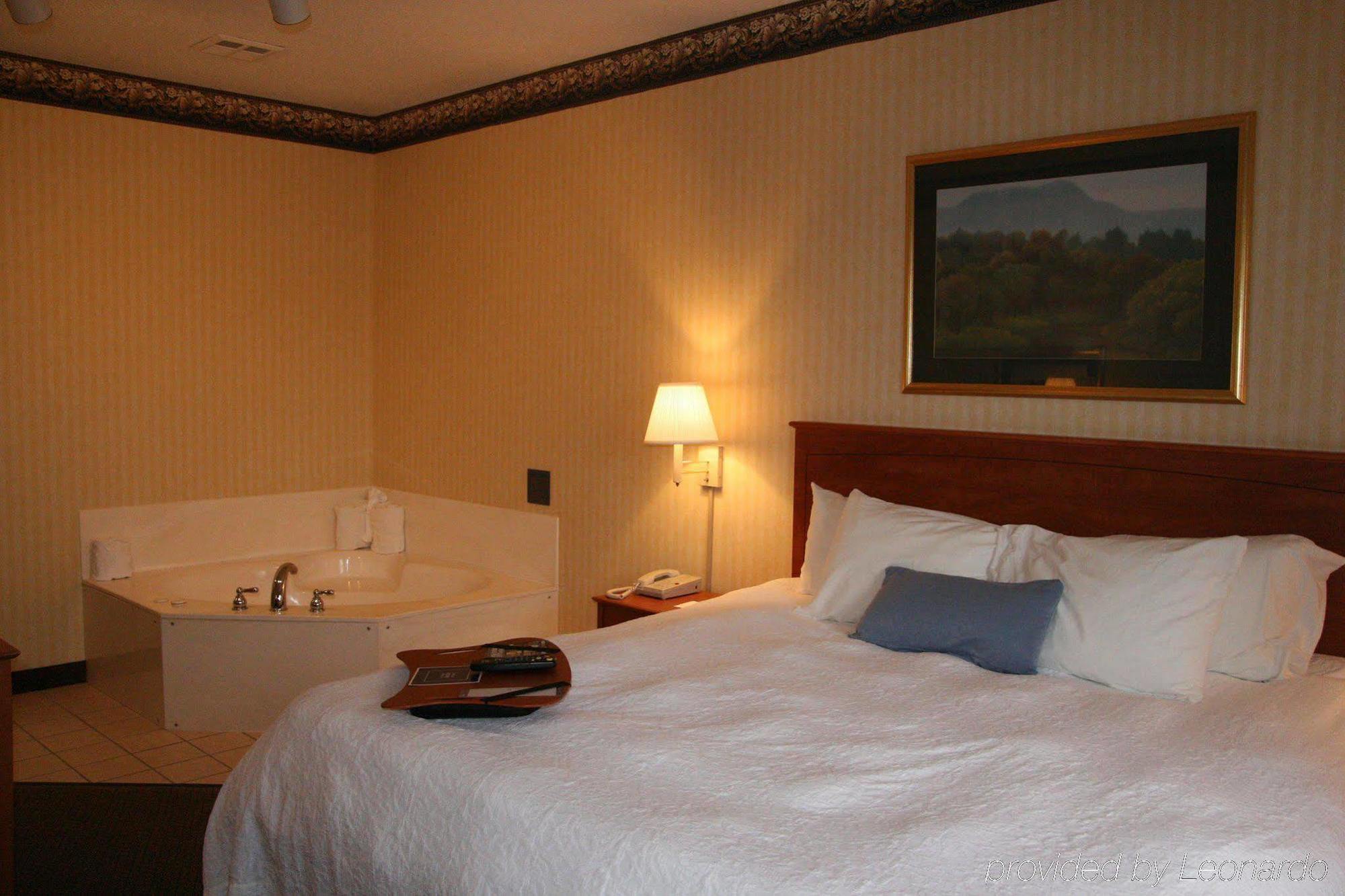 Hampton Inn Laporte La Porte Room photo